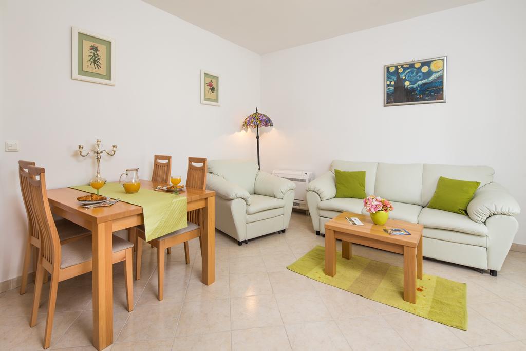 Apartments Leon Podstrana Phòng bức ảnh