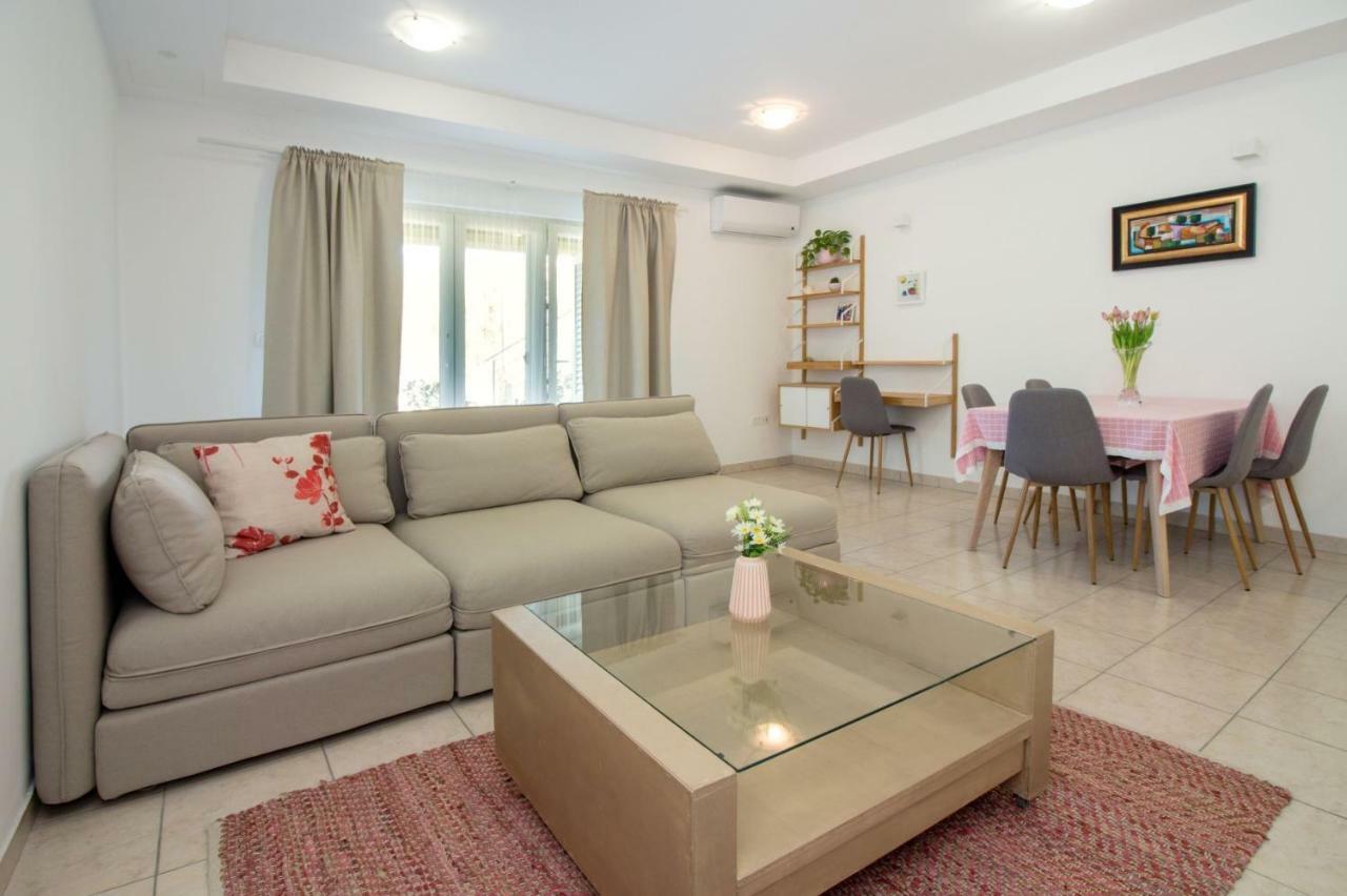 Apartments Leon Podstrana Ngoại thất bức ảnh